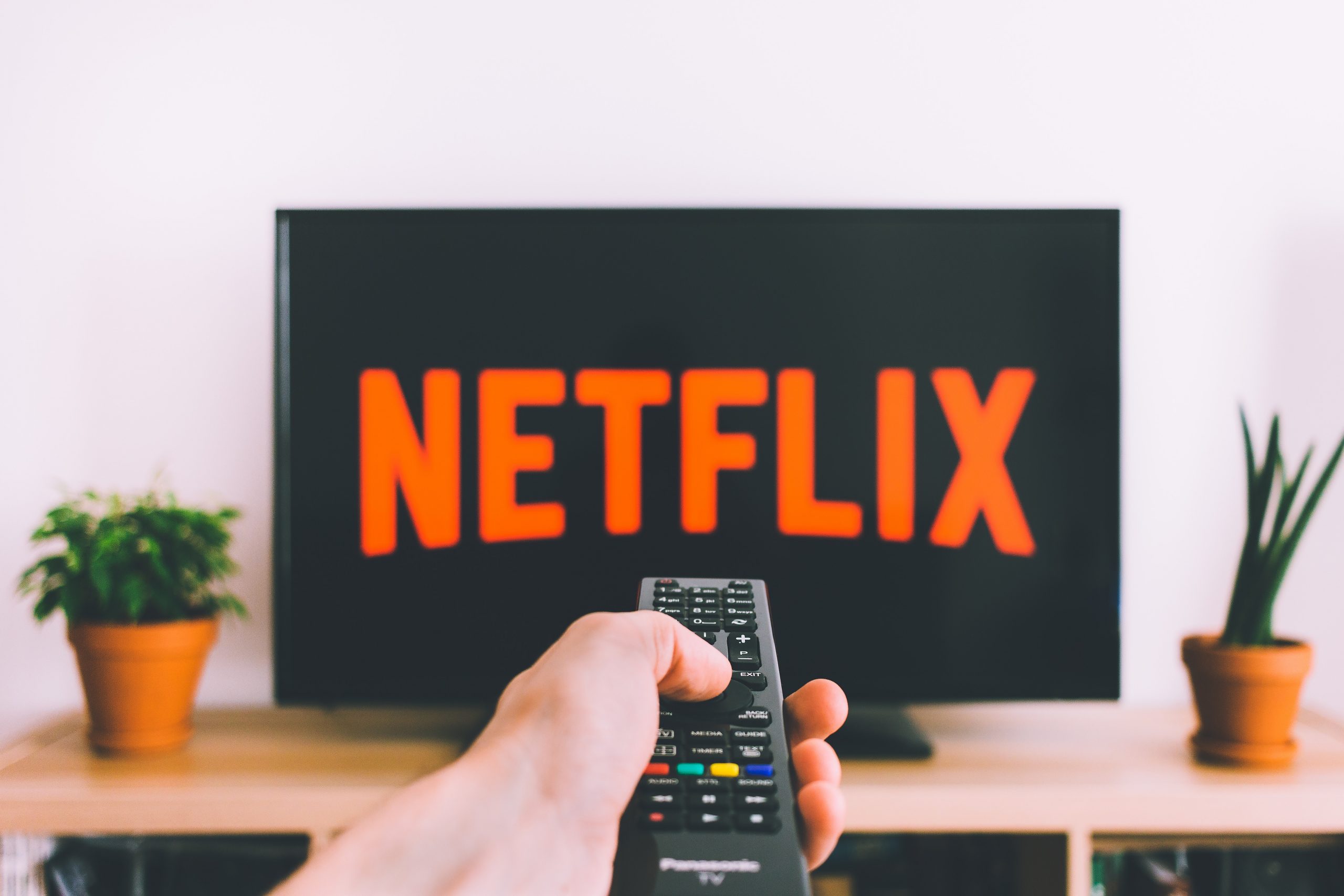 Netflix streaming wars fuel record in UK, Warner Music Group Tops $1.25 Billion and other top news